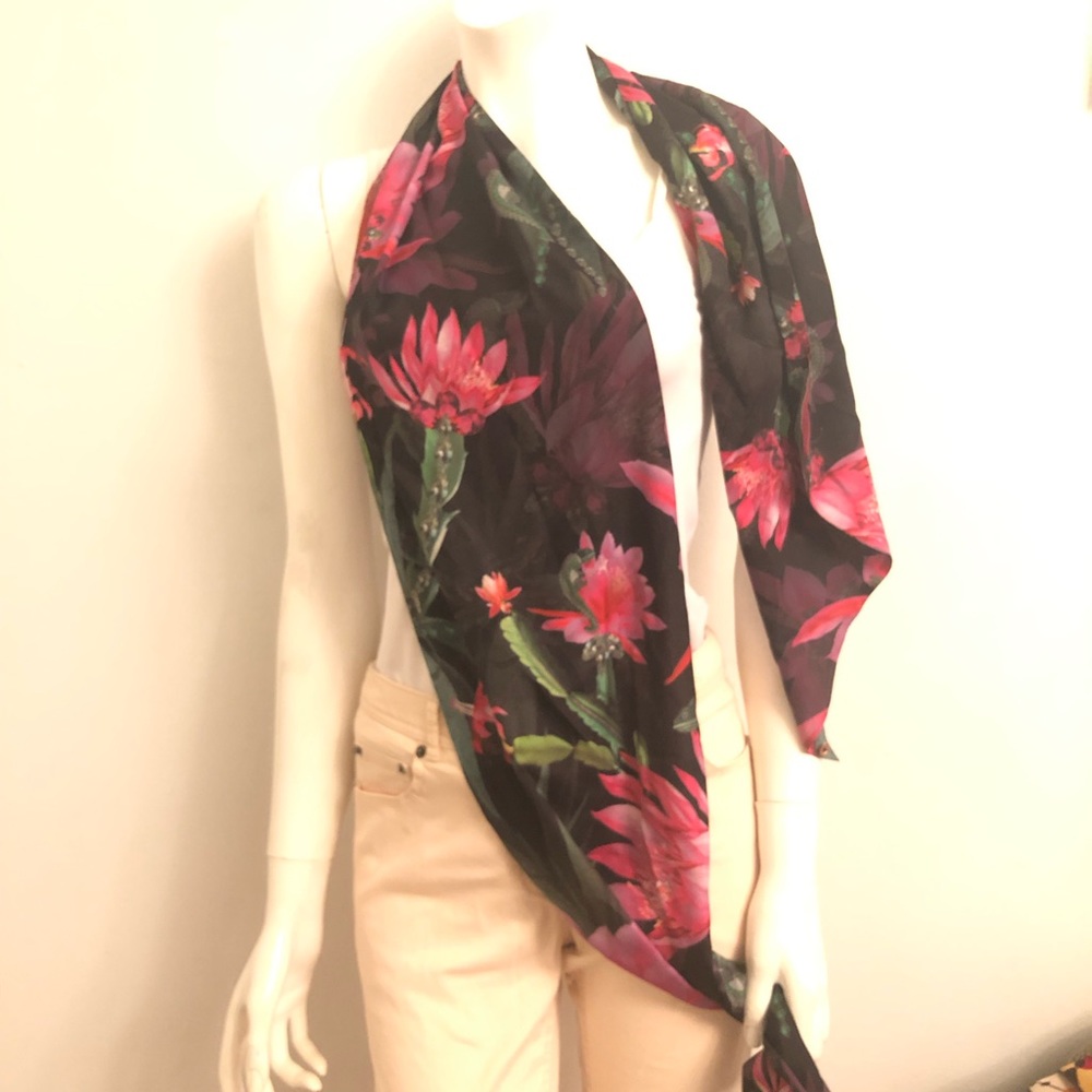 Designer scarf - Picture 2 of 2